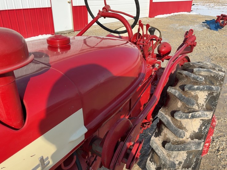 1957-mccormick-farmall-130-image-17