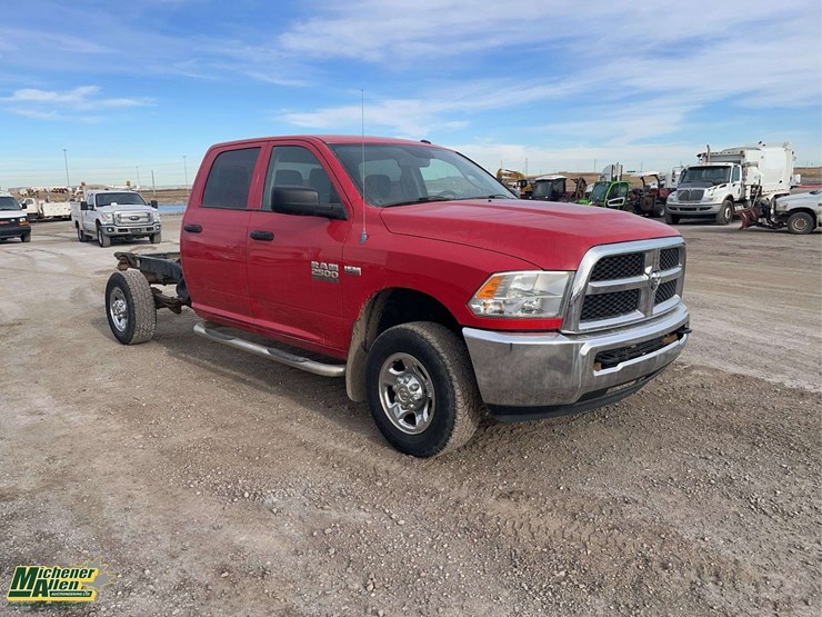 2013-dodge-2500-image-2