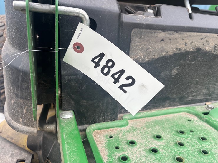 #4842-•-john-deere-ztrak-zero-turn-mower-image-12