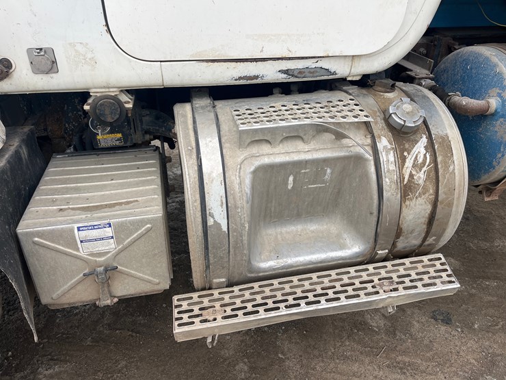 1998-mack-rd690s-image-32