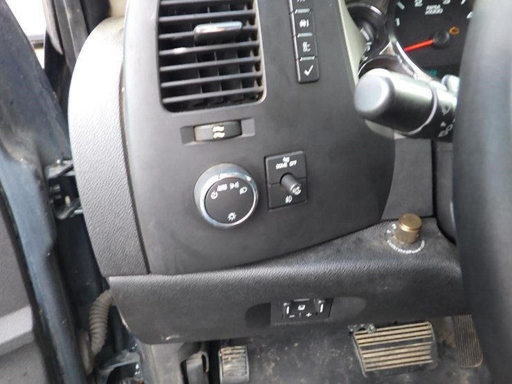 2011-chevrolet-2500-image-26