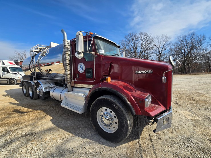2015-kenworth-t800-image-31