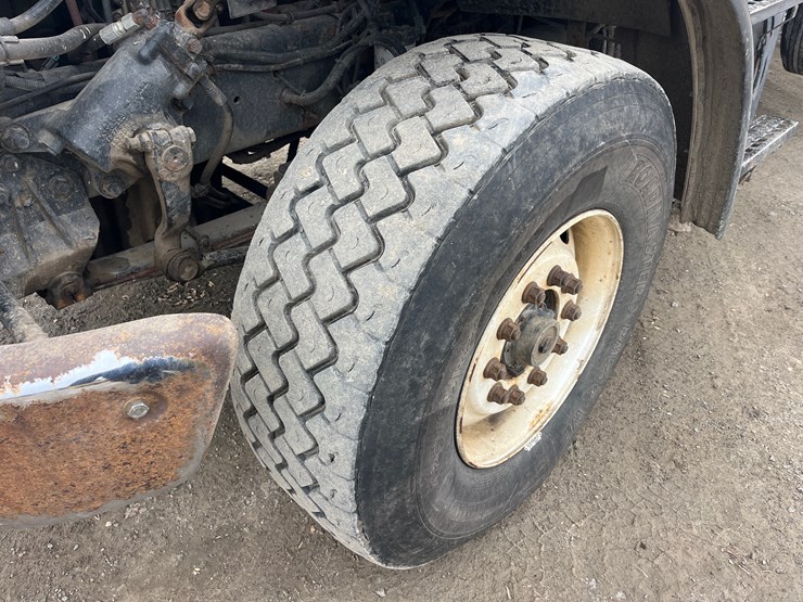 #4884-•-2004-sterling-silage-truck-image-30