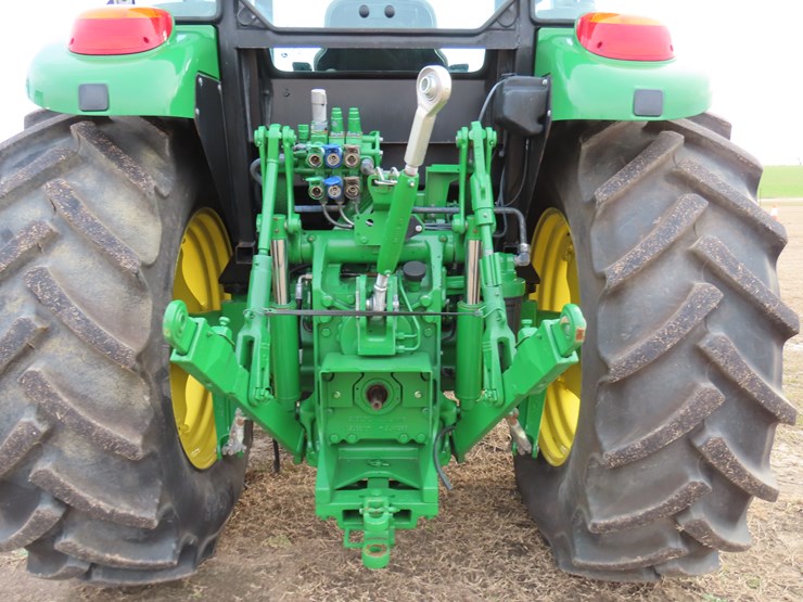 2020-john-deere-6105e-image-8