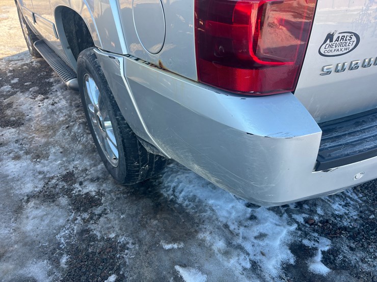 2013-chevrolet-suburban-image-12