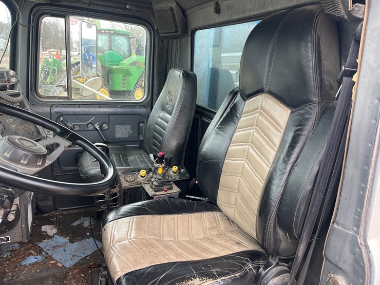 1998-mack-rd690s-image-44