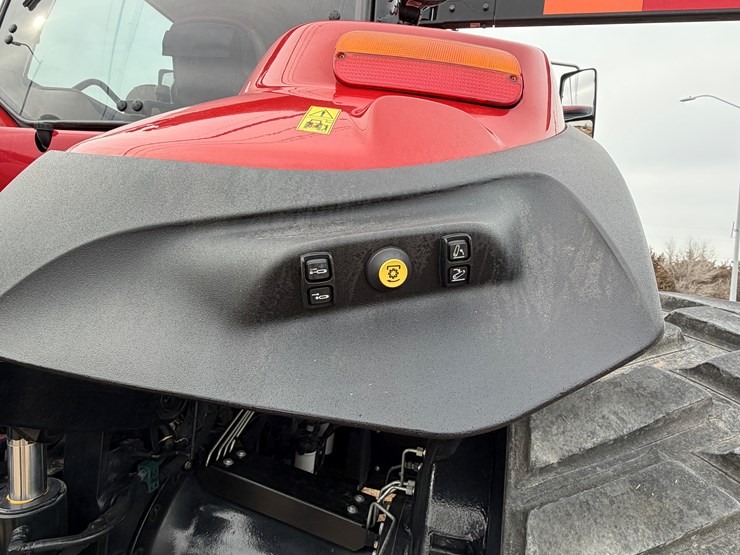 2021-case-ih-magnum-340-afs-connect-rowtrac-image-2