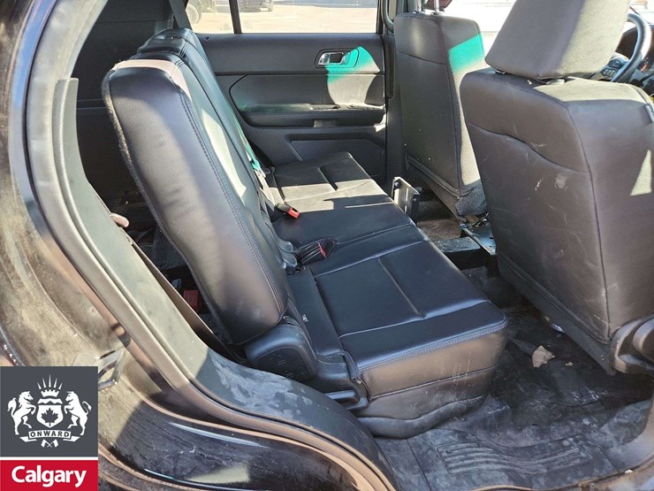 2019-ford-explorer-image-16