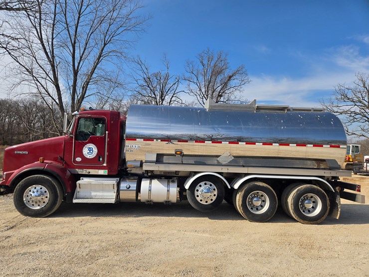 2015-kenworth-t800-image-9