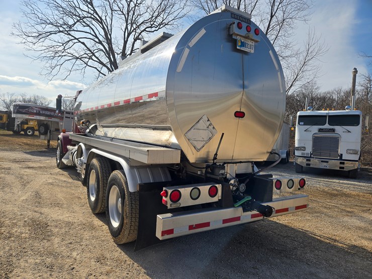 2015-kenworth-t800-image-16