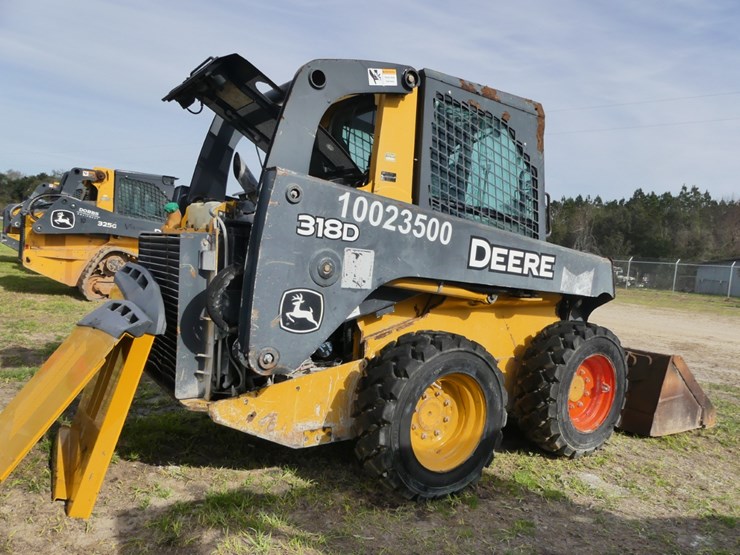 2010-deere-318d-image-4