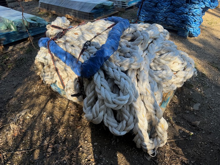 #5123-•-pallet-of-unused-boat-rope-with-loop-on-lens-image-2