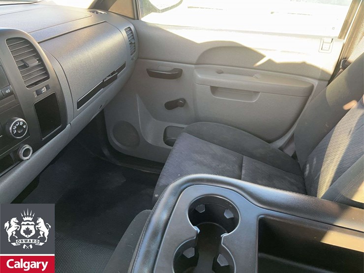 2010-gmc-sierra-1500-image-19