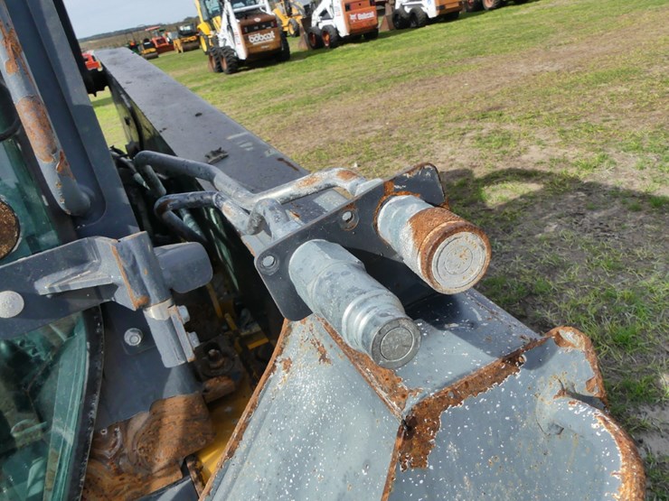 2010-deere-318d-image-10