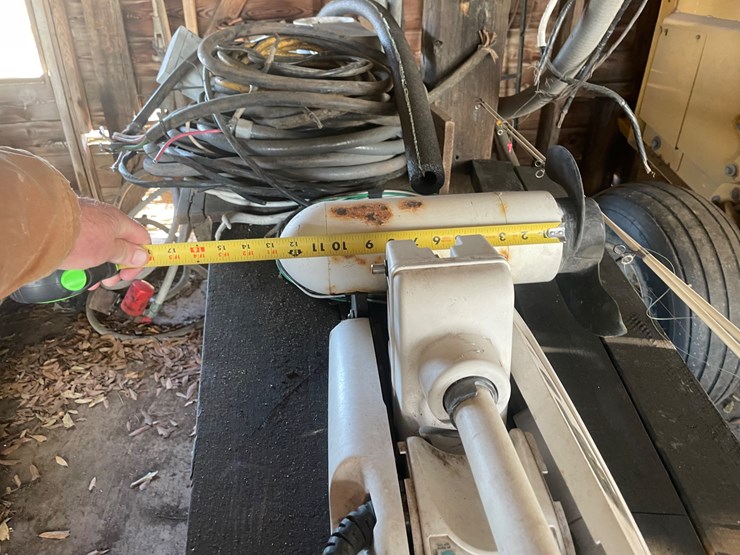 #407-•-minn--kota-trolling-motor-and-fishing-poles-image-15