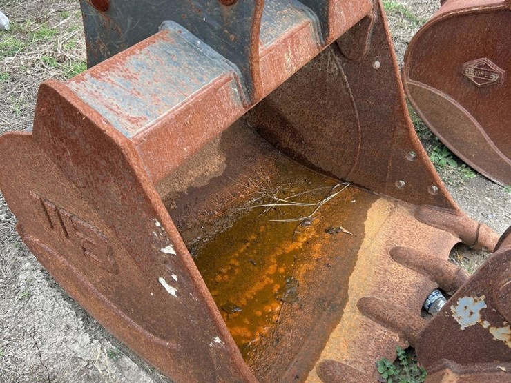 werk-brau-42in-hydraulic-excavator-bucket-image-1