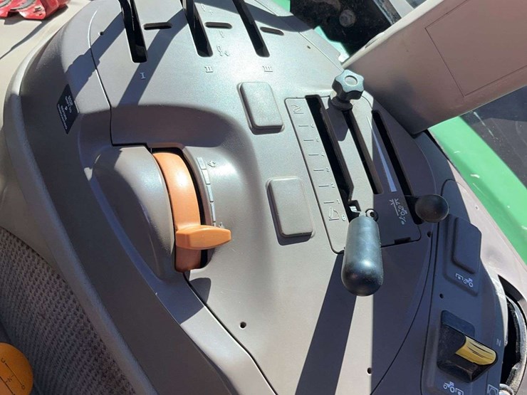 2015-john-deere-5100m-image-12