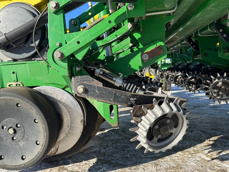 john-deere-1775-image-17