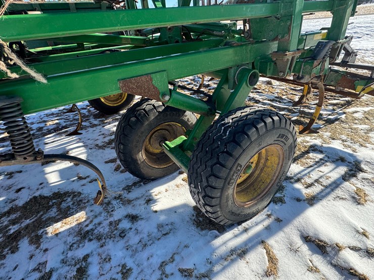 john-deere-2310-image-12