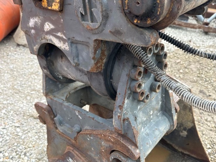 2014-deere-60g-image-6