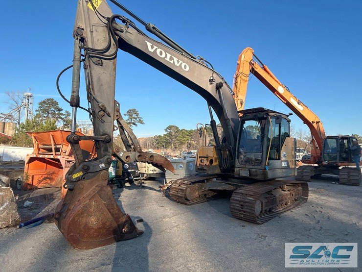 2016-volvo-ecr235el-image-1