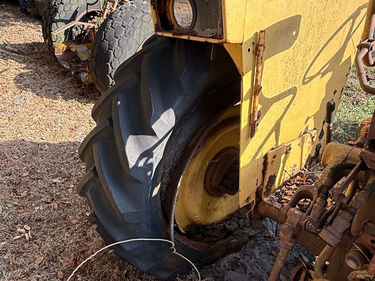 minneapolis-moline-u302-parts-tractor-image-18