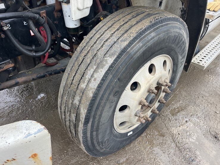 #4882-•-2004-freightliner-business-class-m2-image-20