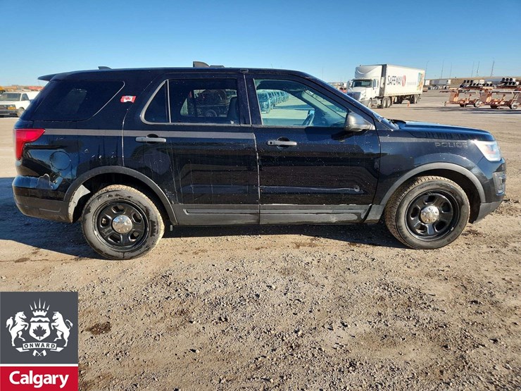 2018-ford-explorer-image-8