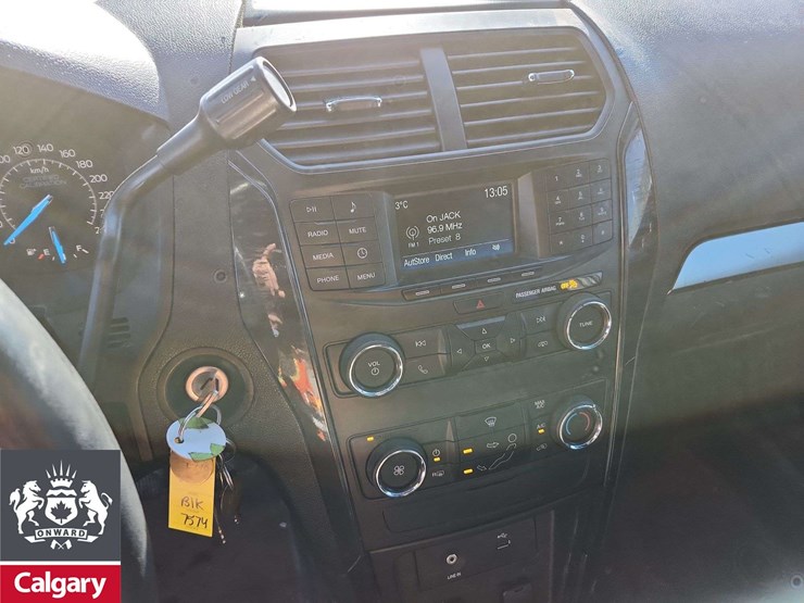 2019-ford-explorer-image-19