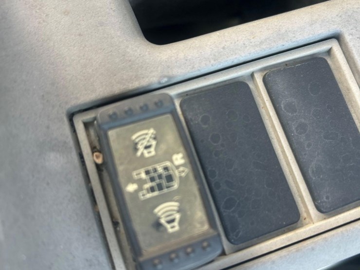 deere-240d-lc-image-12