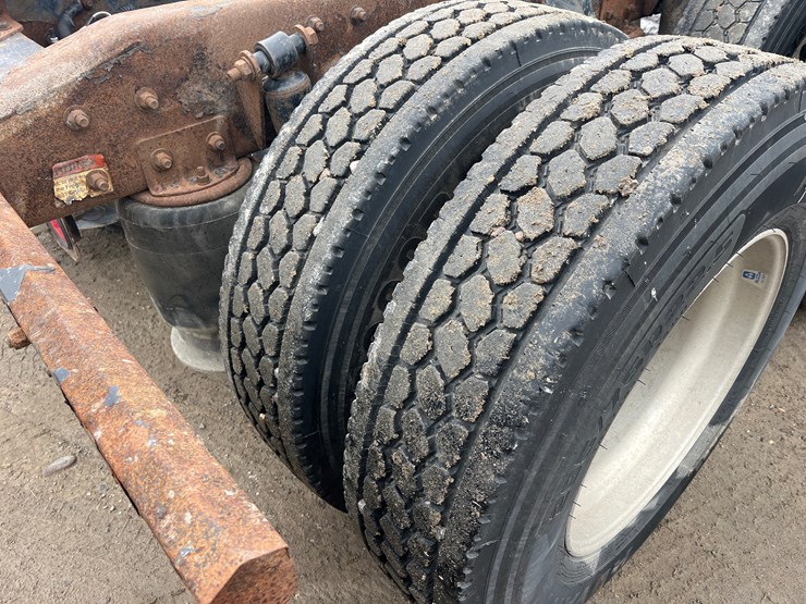 #4882-•-2004-freightliner-business-class-m2-image-17