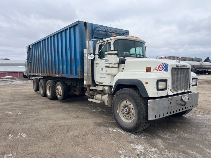 1998-mack-rd690s-image-7