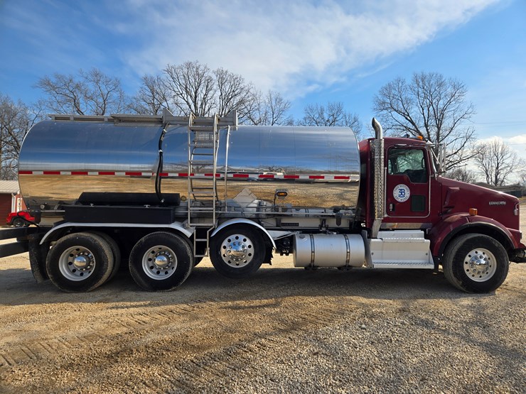 2015-kenworth-t800-image-26