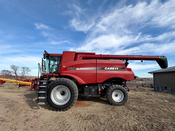 2010-case-ih-7120-image-9