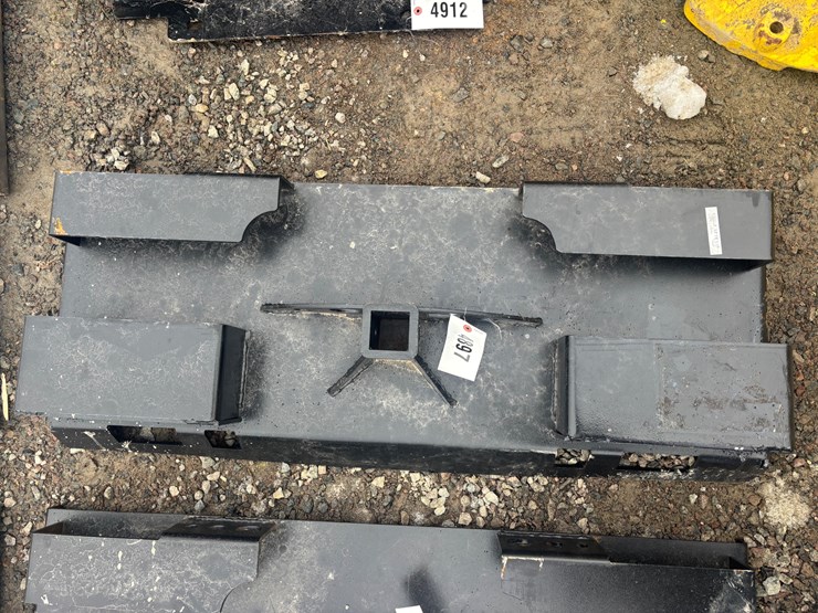 #4897-•-skid-steer-reciver-plate-with-chain-holders-image-1