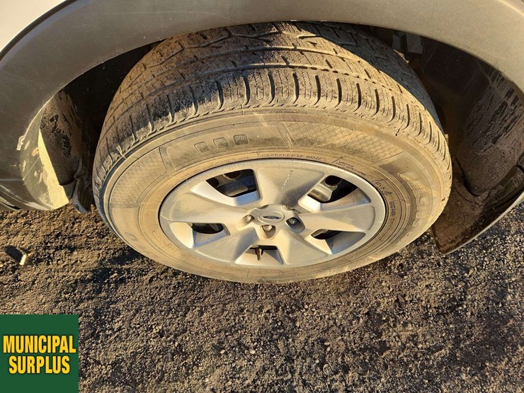 2013-ford-explorer-image-13