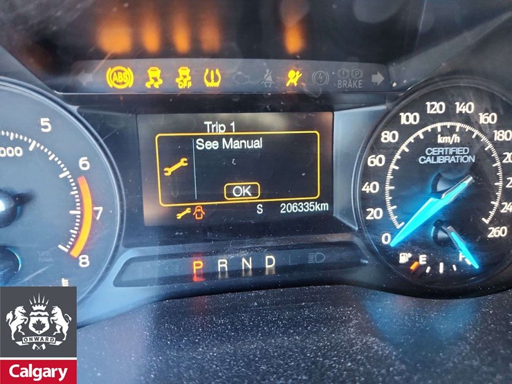 2019-ford-explorer-image-26