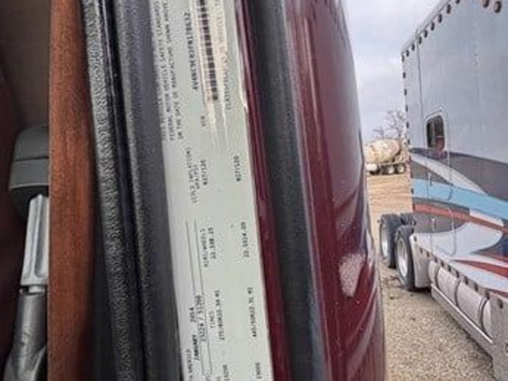 2015-volvo-vnl64t670-image-10