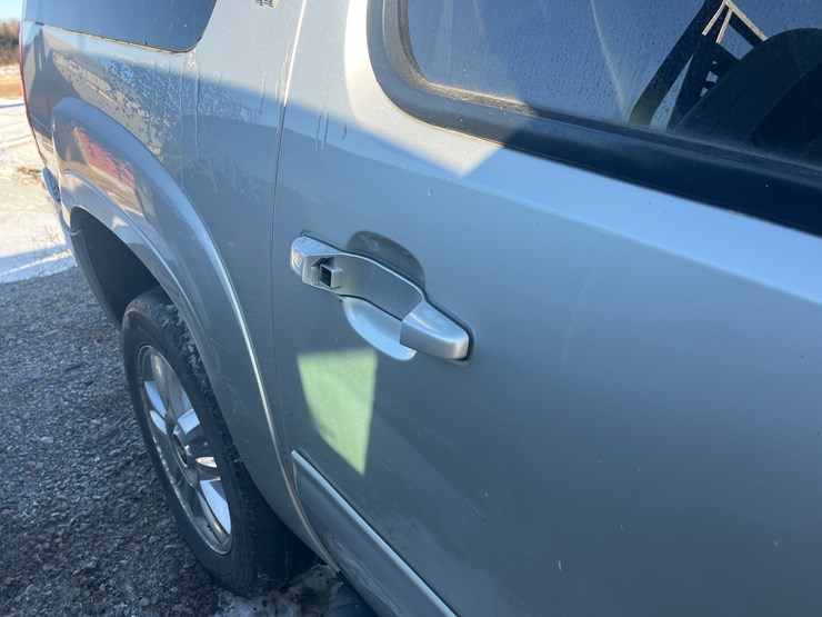 2013-chevrolet-suburban-image-9