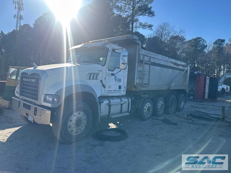 2019-mack-gr64f9-quad/a-dump-truck-image-3