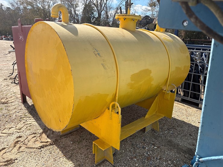 #1618-•-round-metal-tank-image-1