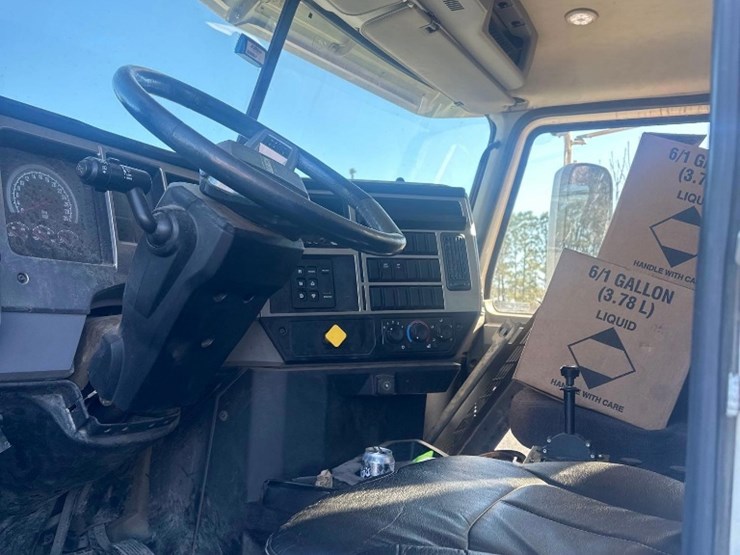 2019-mack-gr64f9-quad/a-dump-truck-image-21