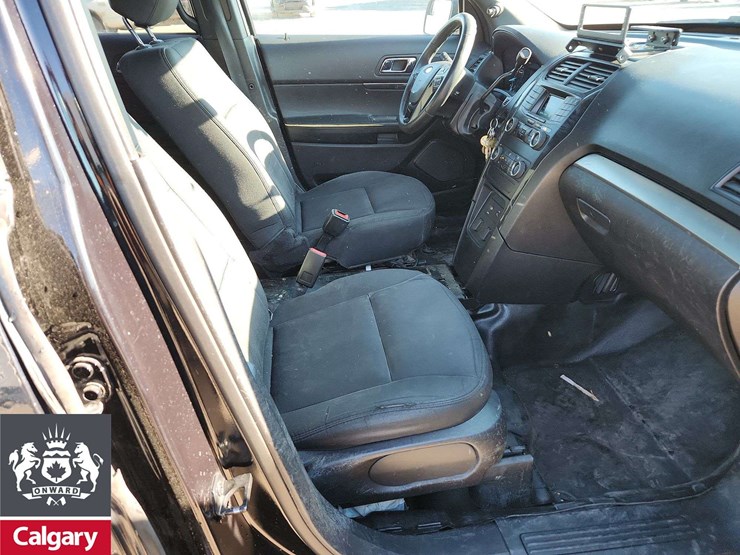 2019-ford-explorer-image-18