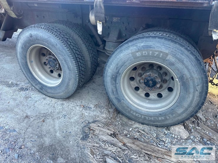 2005-kenworth-t300-image-6