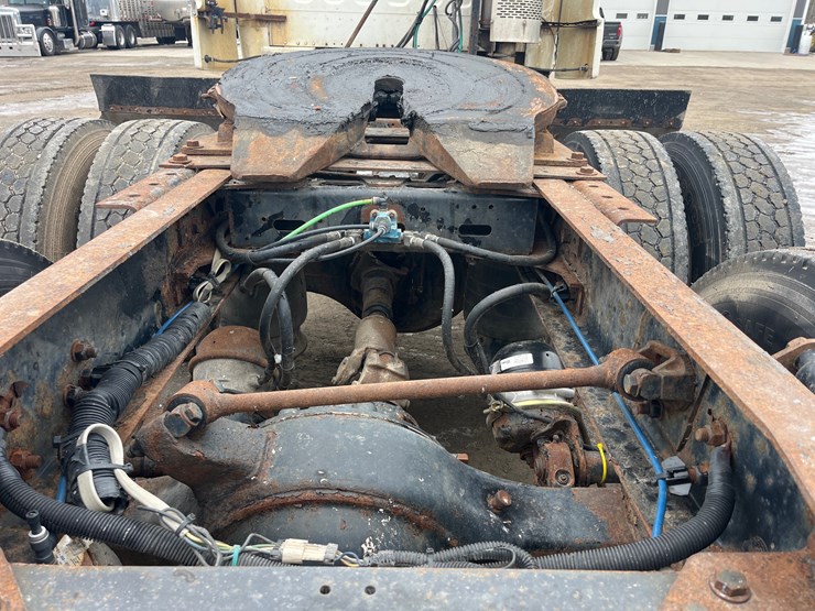 #4882-•-2004-freightliner-business-class-m2-image-13