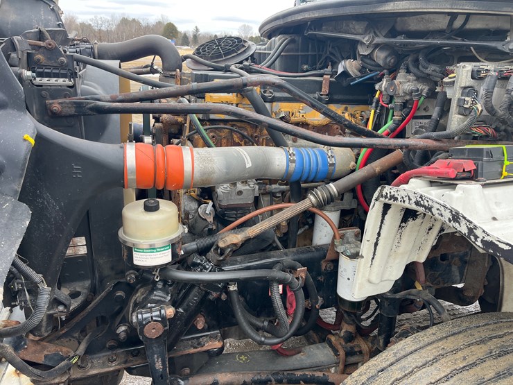 #4882-•-2004-freightliner-business-class-m2-image-22