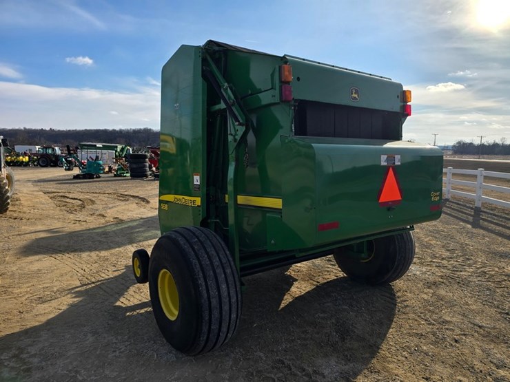 john-deere-568-image-3