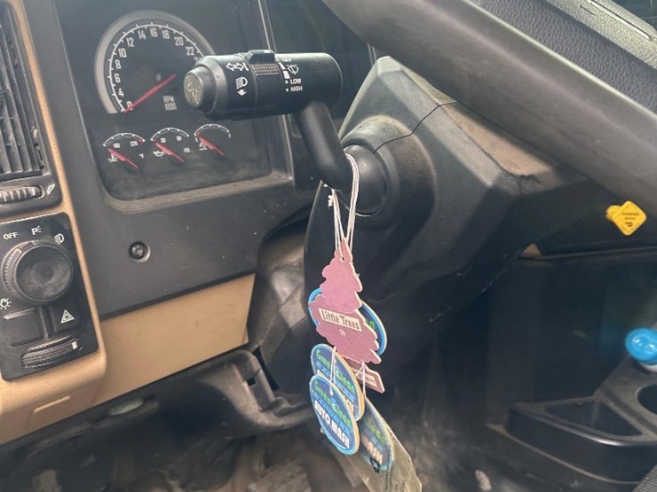 2020-mack-gr64f9-quad/a-dump-truck-image-18