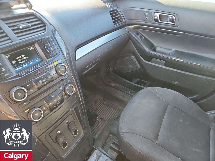 2017-ford-explorer-image-21