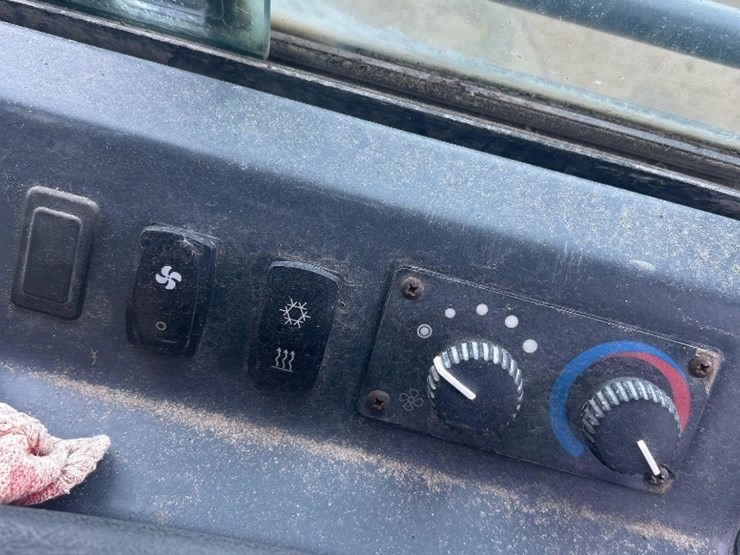 2015-deere-650k-lgp-image-7